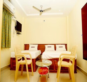 Family Room, 1 Double Bed | In-room safe, desk, free WiFi - Hotel Shubhanga Residency (Srikalahasti)