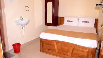 In-room safe, desk, free WiFi