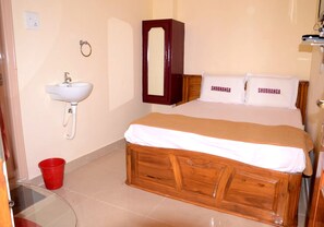In-room safe, desk, free WiFi - Hotel Shubhanga Residency (Srikalahasti)