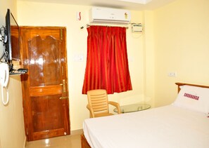 Standard Room, 1 Double Bed | In-room safe, desk, free WiFi - Hotel Shubhanga Residency (Srikalahasti)