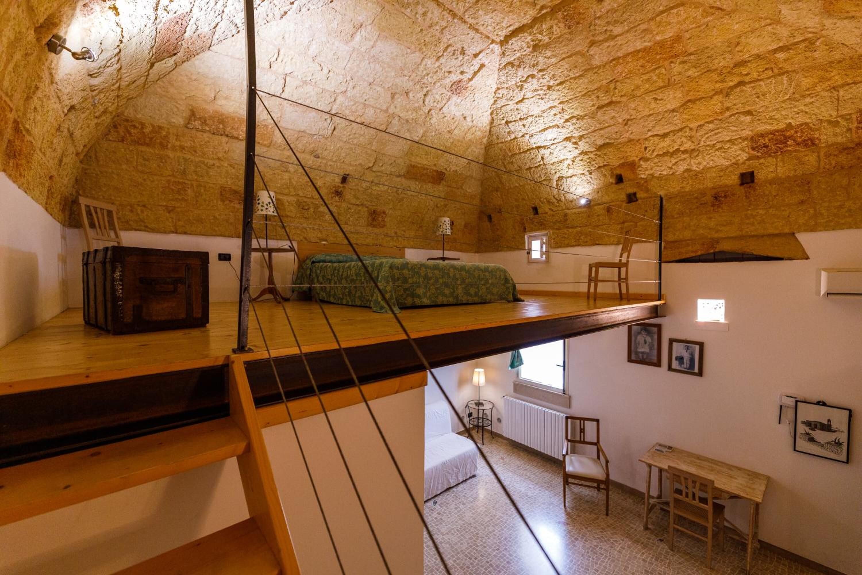 Hochwertige Bettwaren, Schreibtisch, schallisolierte Zimmer, Babybetten