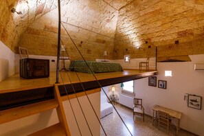 Hochwertige Bettwaren, Schreibtisch, schallisolierte Zimmer, Babybetten