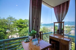 Deluxe Double Room | Minibar, desk, rollaway beds, free WiFi - Y Linh Hotel (Quy Nhon)