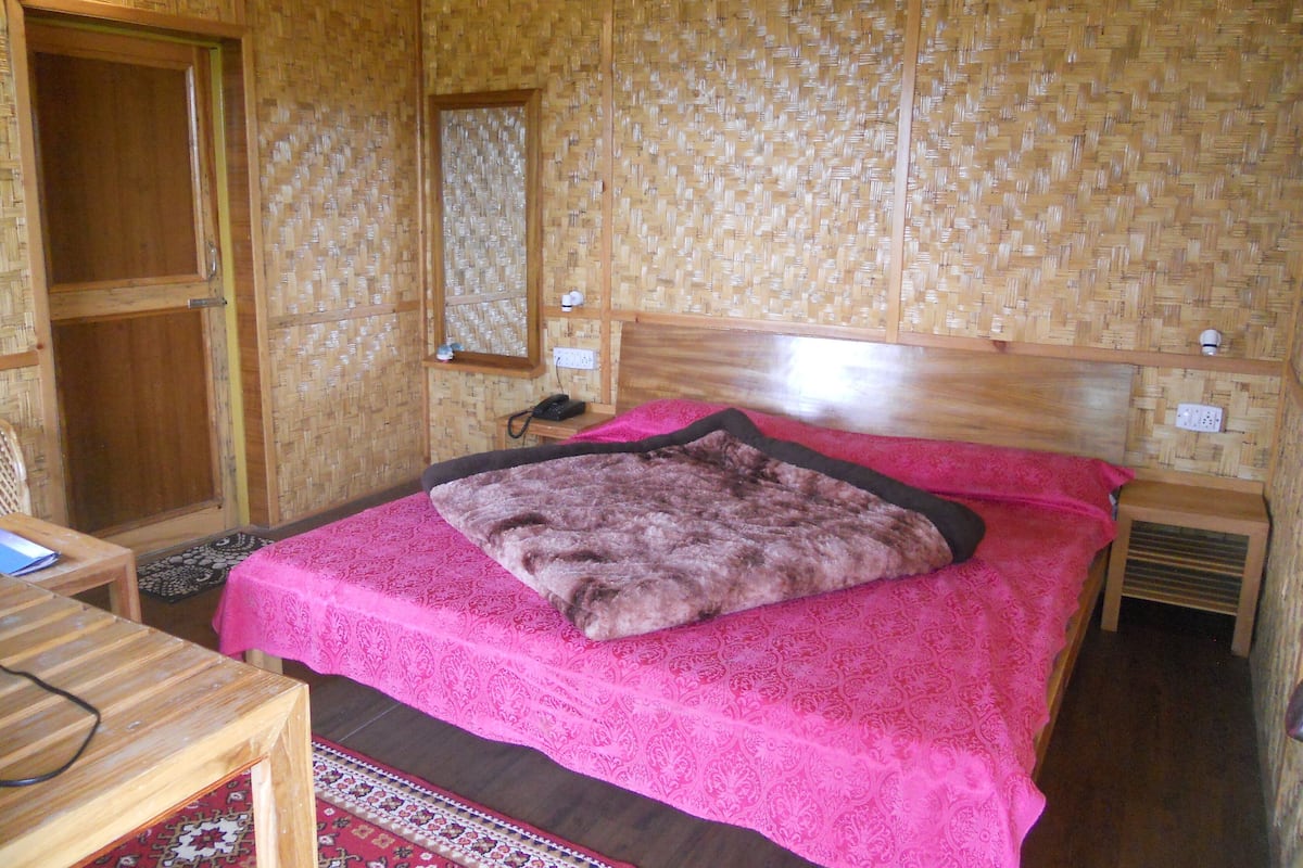 Rollaway beds, free WiFi