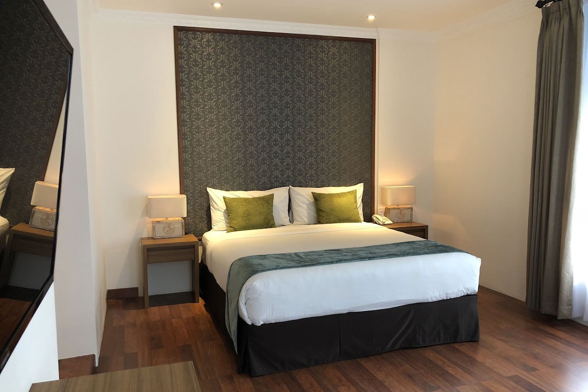Minibar, in-room safe, desk, soundproofing