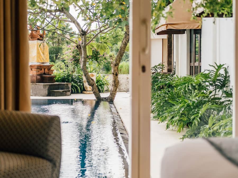 Quarto superior, vista para a piscina | Frigobar, cofres nos quartos, escrivaninha, quartos à prova de som