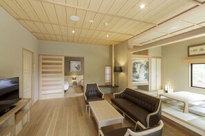 Suite Room B | In-room safe, desk, laptop workspace, iron/ironing board - Hotel shiki no yakata NASU (Nasu)