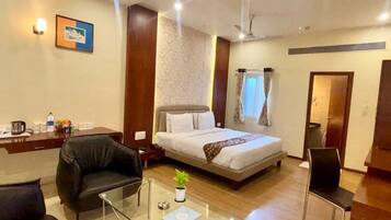 Suite superior, 1 dormitori, vistes a la ciutat | 1 dormitori, roba de llit d'alta qualitat i minibar