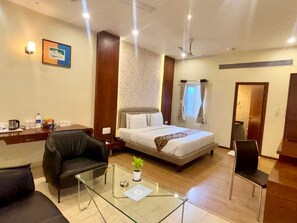 Executive suite | 1 bedroom, premium bedding, minibar, in-room safe - Hotel Avalon Inn (Ambikapur)