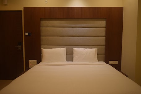 1 bedroom, premium bedding, minibar, in-room safe