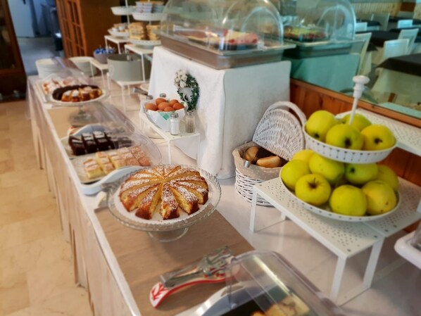 Free daily buffet breakfast - Hotel Riva (Rimini)