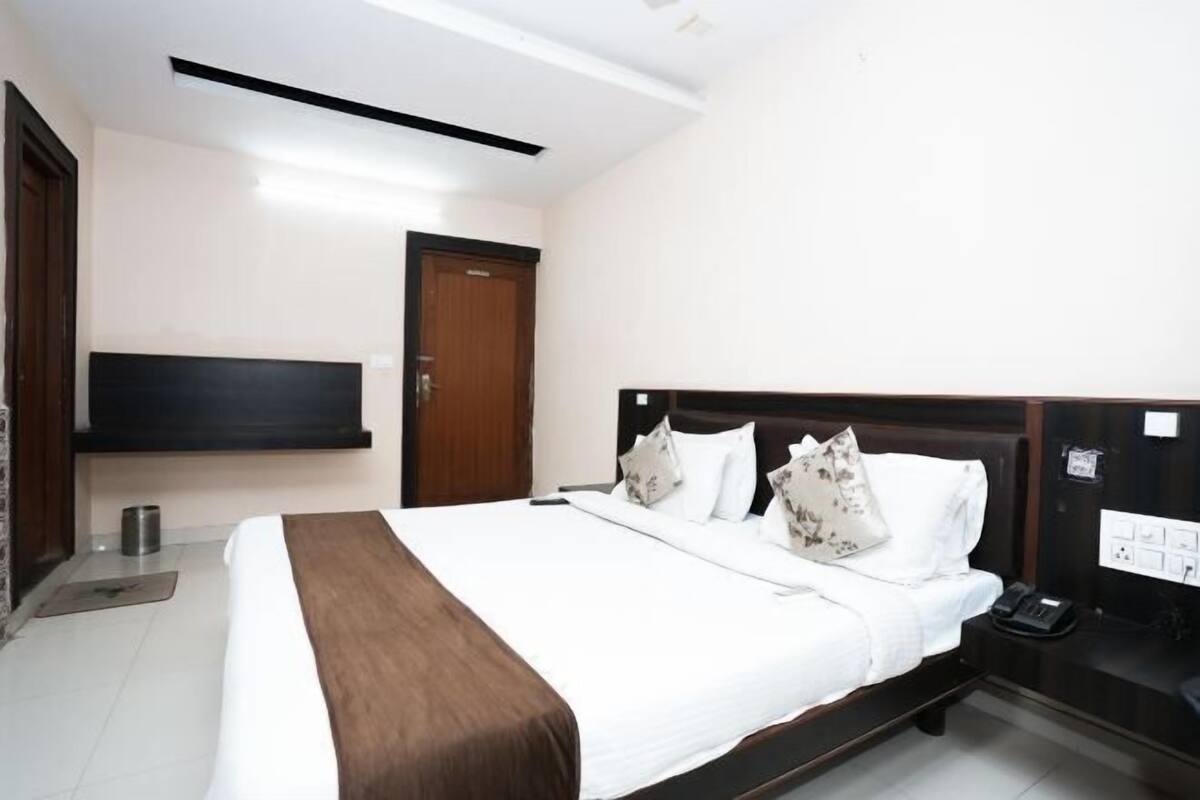Escritorio, wifi gratis y ropa de cama 