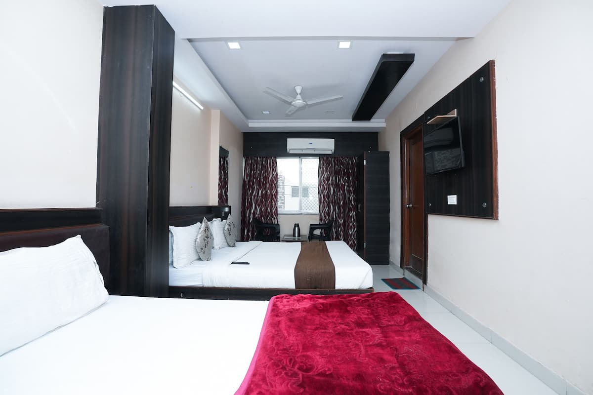 Triple Room | Meja, Wi-fi percuma, cadar katil