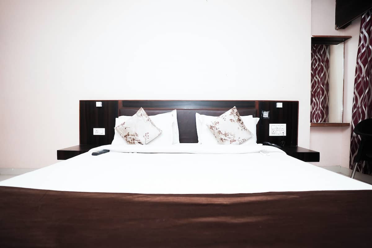 Escritorio, wifi gratis y ropa de cama 