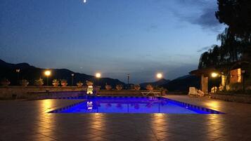 Seasonal outdoor pool, pool loungers