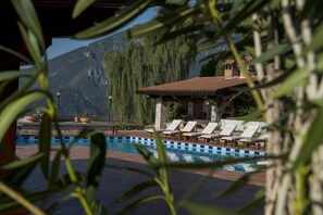 Seasonal outdoor pool, pool loungers - Resort San Pellegrino Terme (Bracca)