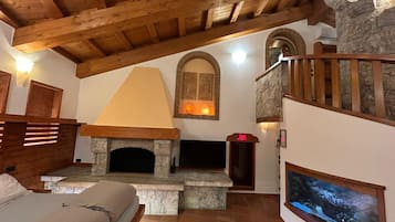 Suite (private SPA) | Frette Italian sheets, premium bedding, down duvets, memory-foam beds