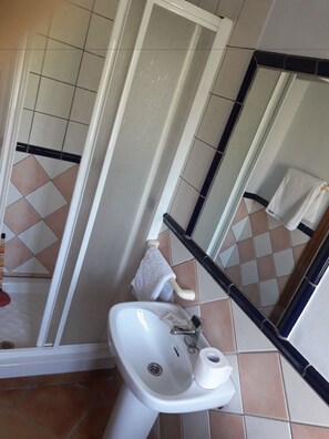 Single Room | Bathroom