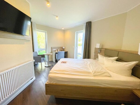 Classic-Doppelzimmer | Hochwertige Bettwaren, Zimmersafe, Schreibtisch, Bügeleisen/Bügelbrett