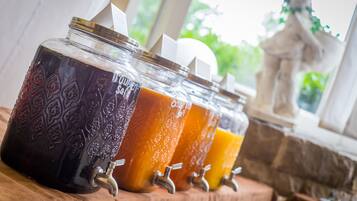 Tägliches Frühstücksbuffet gegen Gebühr