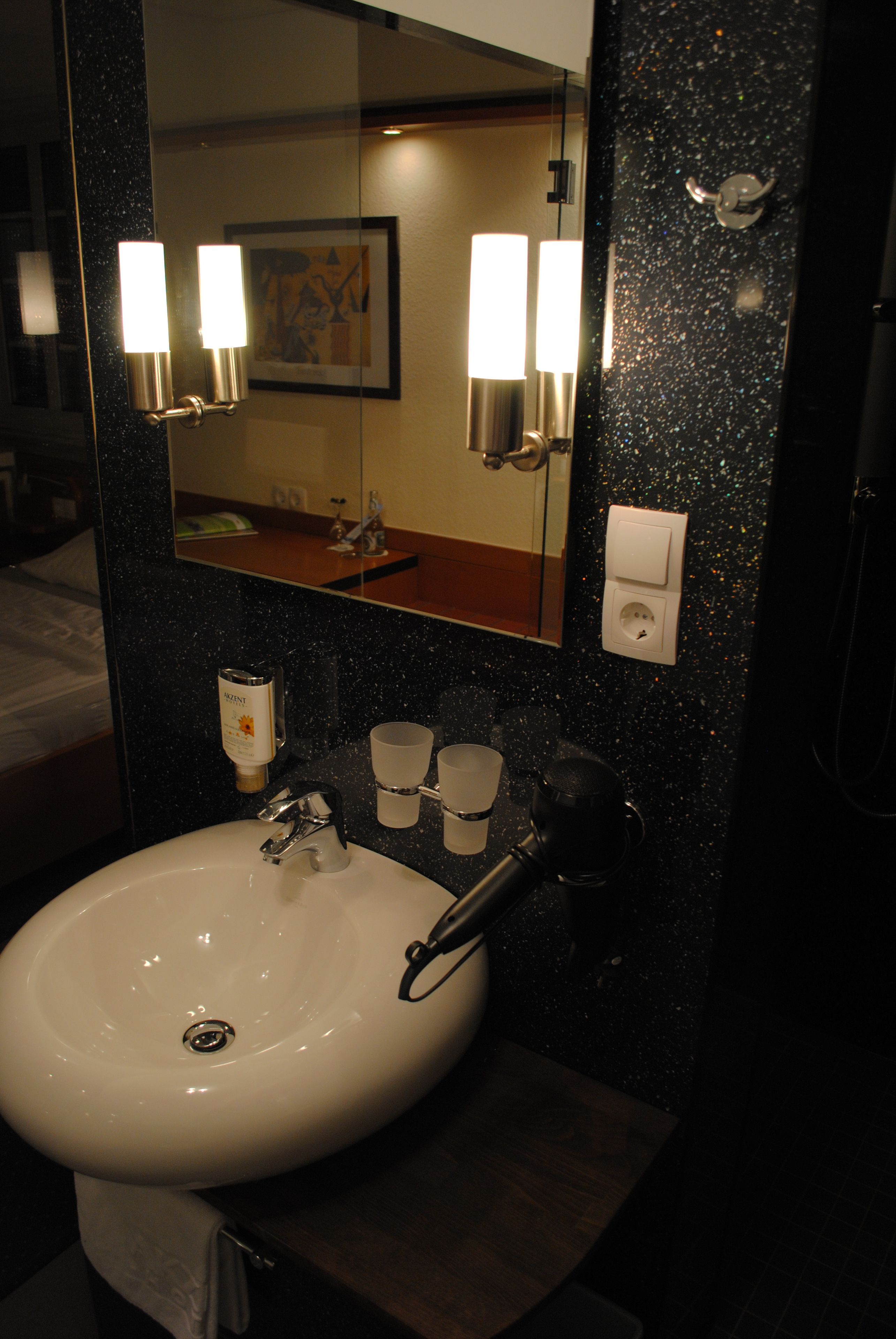 classic double room | bathroom | shower, free toiletries, hair dryer, towels