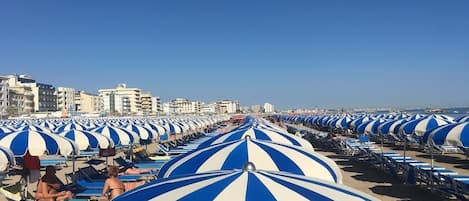 Una spiaggia nelle vicinanze