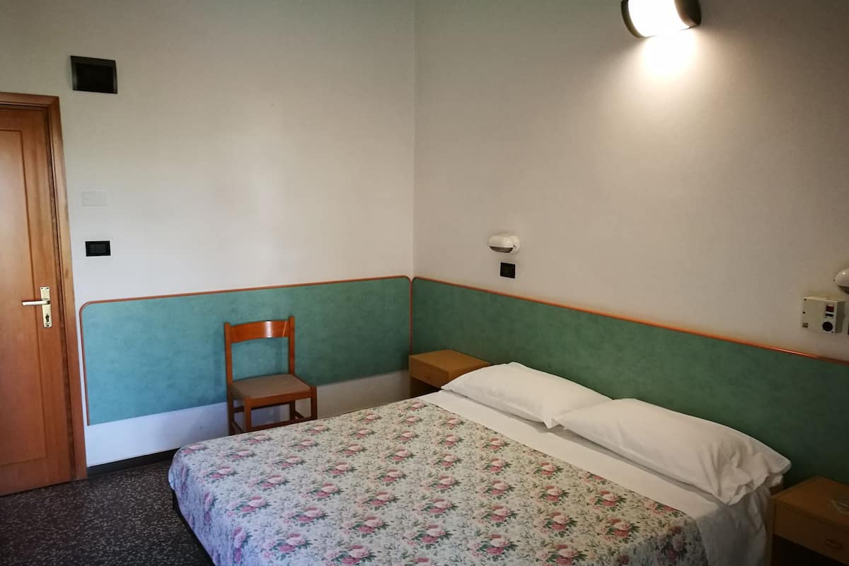 Minibar, in-room safe, cribs/infant beds, rollaway beds