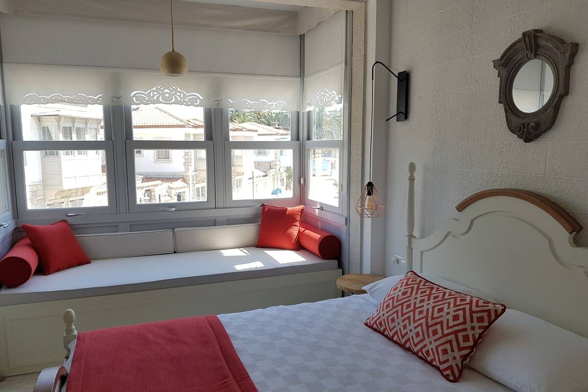 Tremannsrom – signature, 1 queensize-seng med sovesofa, byutsikt | Italienske Frette-laken, sengetøy av topp kvalitet og minibar
