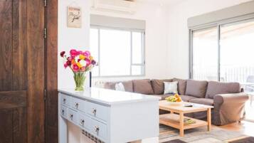 Family Villa, Multiple Bedrooms | Living room | Flat-screen TV, fireplace