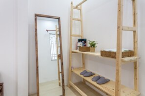 Kamar Double Basic, 1 Tempat Tidur King, Bebas Asap Rokok, balkon | Fasilitas kamar