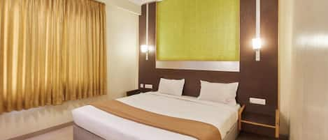 Premier Room, 1 Queen Bed, City View | In-room safe, rollaway beds, free WiFi