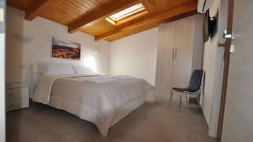 Romantic Double Room, Terrace | Desk, soundproofing, bed sheets