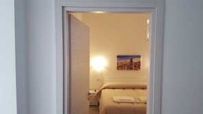 Kamar Double Comfort | Meja kerja, kedap suara, dan seprai linen