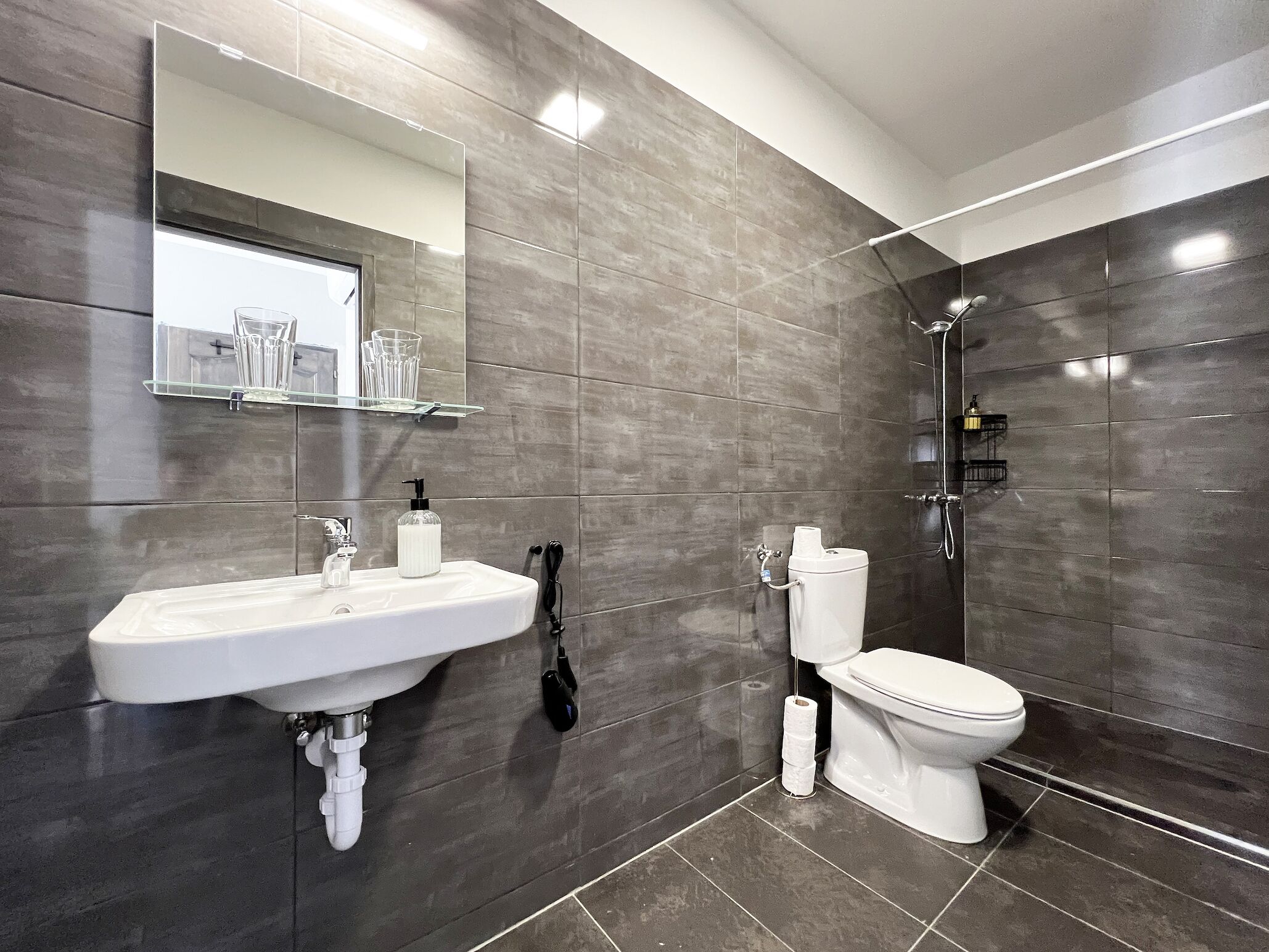 Superior-Doppelzimmer | Badezimmer | Dusche, Haartrockner, Handtücher, Seife