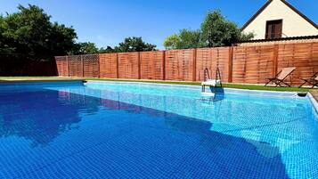 Außenpool (je nach Saison geöffnet)