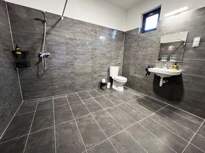 Superior Double Room | Bathroom