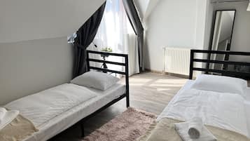 Chambre Standard avec lits jumeaux | 1 chambre, coffres-forts dans les chambres, rideaux occultants