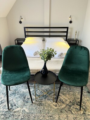 高级双人房 | 1 多间卧室、客房内保险箱、遮光窗帘、免费 WiFi