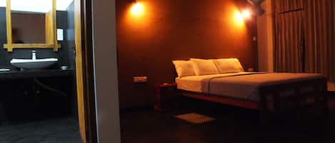 Deluxe Quadruple Room | Individually furnished, desk, iron/ironing board, free WiFi