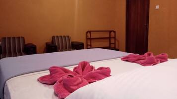 Deluxe Double Room, Mountain View | Individually furnished, desk, iron/ironing board, free WiFi