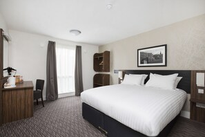 Shower, free toiletries, hair dryer, towels - Spring River Ebbsfleet by Marston's Inns (Gravesend)