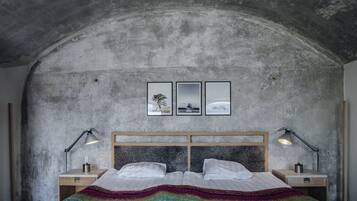 Svit | VÀrdeförvaringsskÄp pÄ rummet, skrivbord, gratis wi-fi och sÀngklÀder