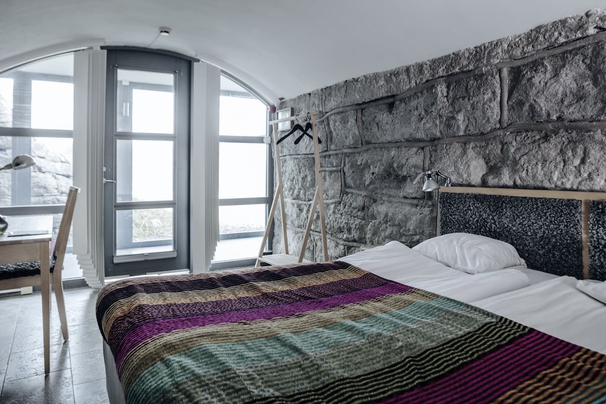 double room | in-room safe, desk, free wifi, bed sheets