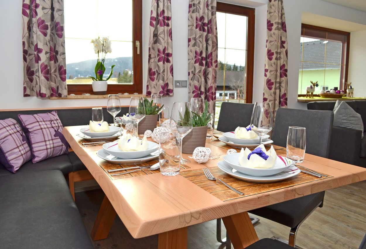 Chalet | Makan di kamar