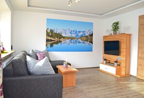 Chalet | Living area | Flat-screen TV - Chalet Hoamat (Mariapfarr)