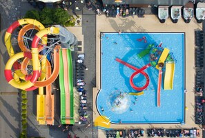 An aerial view of a water park with multiple slides and a swimming area. - Holiday Camping Resort Domki Lazy (gmina Sianów)