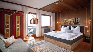 Hypo-allergenic bedding, individually decorated, free WiFi, bed sheets