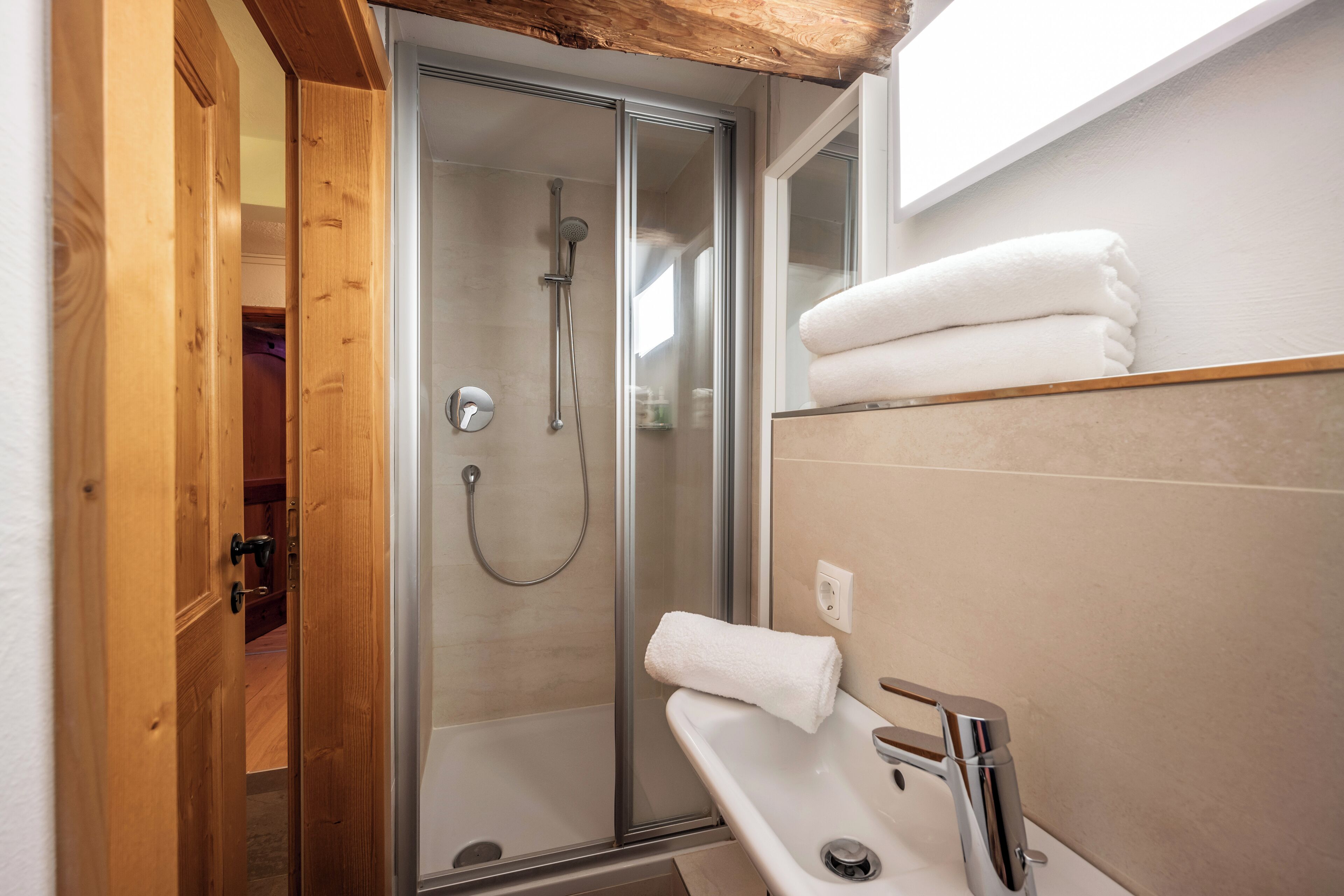 economy quadruple room | bathroom | shower, free toiletries, hair dryer, towels