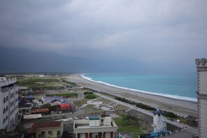 Beach nearby - Lighthouse B&B (Xincheng)