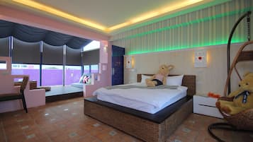 Honeymoon Suite | Free WiFi, bed sheets